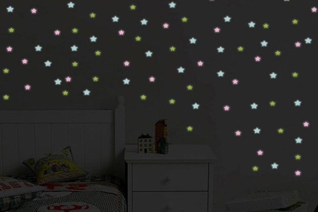 Duvara yapıştırılmış ışık akümülatörleri &quot;Yıldızlar&quot; kümesi