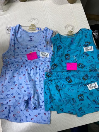 T-Shirt mit Shorts in vier Farben