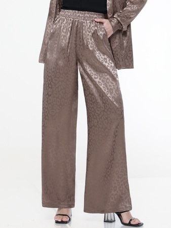 İki parçalı ipek takım elbise