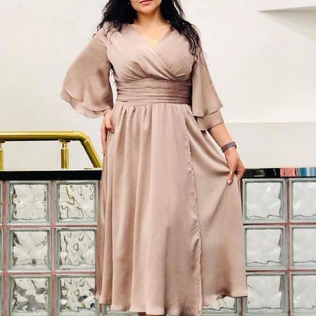 Модель с ремнем(съемный). Очень удобная. Подходит как наряд и на повседневку. Посадка