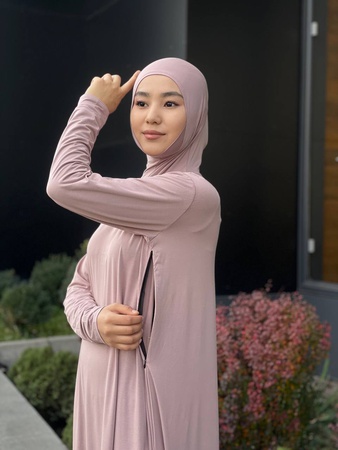 Базовое вискозное платье с пришитой балаклавой