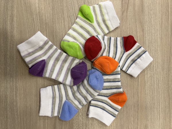 Erkek ve kız çocukları için çoraplar
