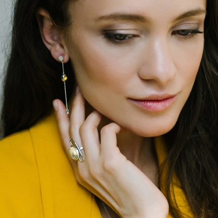 Овальное серебряное кольцо с янтарём