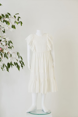 Кружевное платье без рукавов