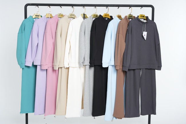 Спортивный костюм с замком