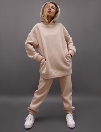 Sweatshirtler, kapüşonlular, joggers, tişörtler, şortlar