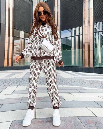 Женский костюм