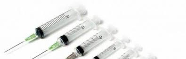 Şırıngalar, bandajlar, pamuk yünü