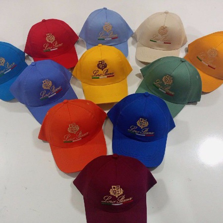 Кепка с логотипом