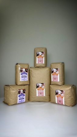 Wholemeal flour of medium grind, without bleaching and without chemical additives