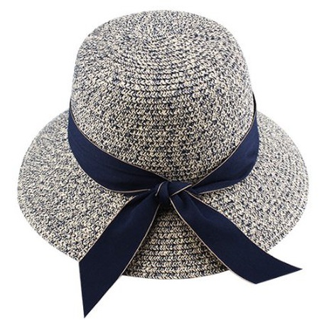 Женская шляпа с короткими полями