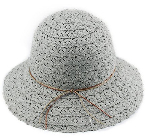 Küçük siperlikli bayan şapka