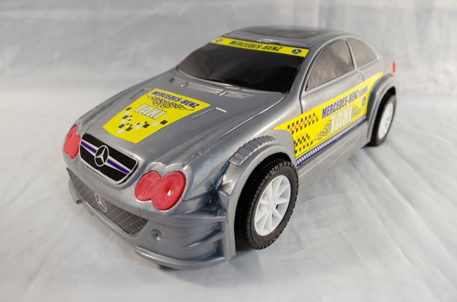 Mercedes Benz oyuncak araba (Boyut: 26 * 9 * 12 cm)