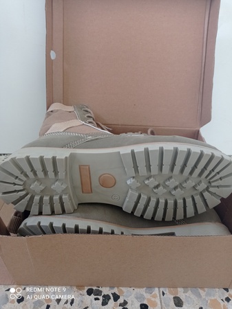 Легкие походные ботинки для бездорожья