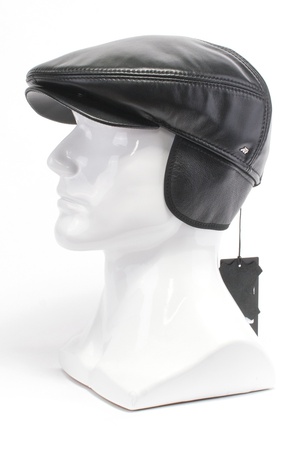 Кепка из кожи 010201