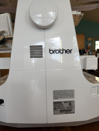 10-игольная домашняя вышивальная машина Brother PR1055X, СОВЕРШЕННО НОВАЯ, аксессуары + стол