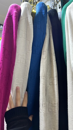 Кофта из плотной и качественной вязки