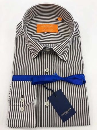 Erkeklerin gömlekleri