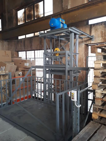 Одномачтовый подъемник изготовление