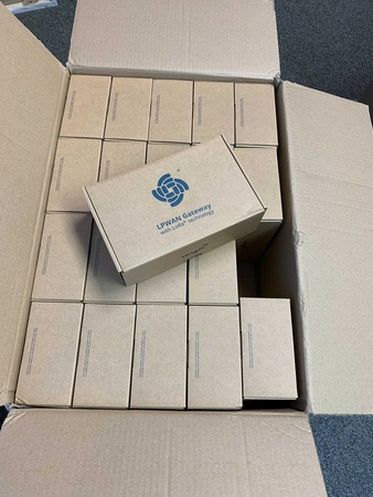 New stocked RAK V2 Hotspot Miner AU 915 Mhz BRAND NEW SHIPS IMMEDIATELY 2-4 Day Delivery