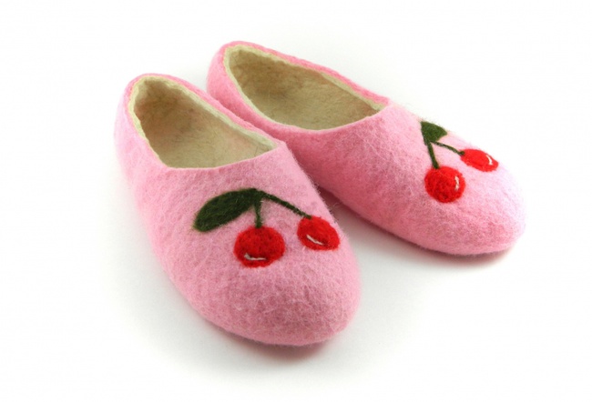 Войлочные тапочки «Вишенки»