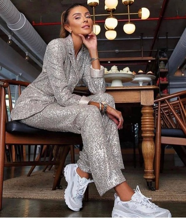 Двойной костюм куртка-брюки на подкладке, пояс из ткани