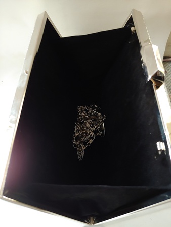 Cеребристая вечерняя сумка с блёстками