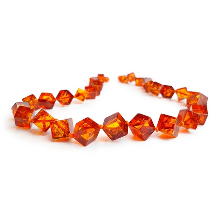Бусы из янтаря кубик