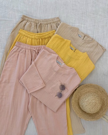 Костюм свободного покроя из муслина