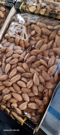 Миндаль в скорлупе