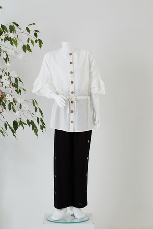 Блузка на пуговицах с длинным рукавом