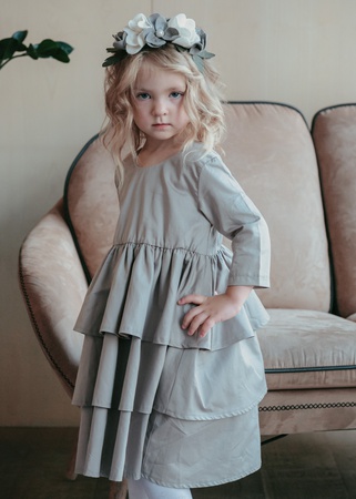 Плате "Воланы" серого цвета