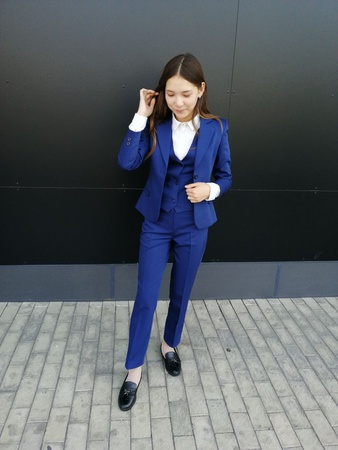 женская одежда: костюмы, пиджаки, брюки, юбки, жакеты, жилеты, платья, пальто