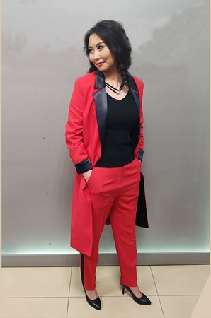 женская одежда: костюмы, пиджаки, брюки, юбки, жакеты, жилеты, платья, пальто