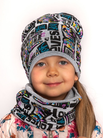 Eşarplı örme bebek şapkaları