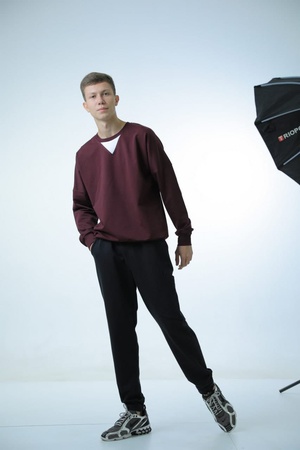 Все виды женской, мужской и детской одежды: футболки, топы, рубашки поло, толстовки и многое другое.