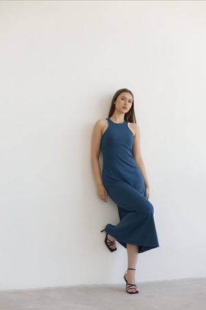 Базовое платье из трикотажа в рубчик