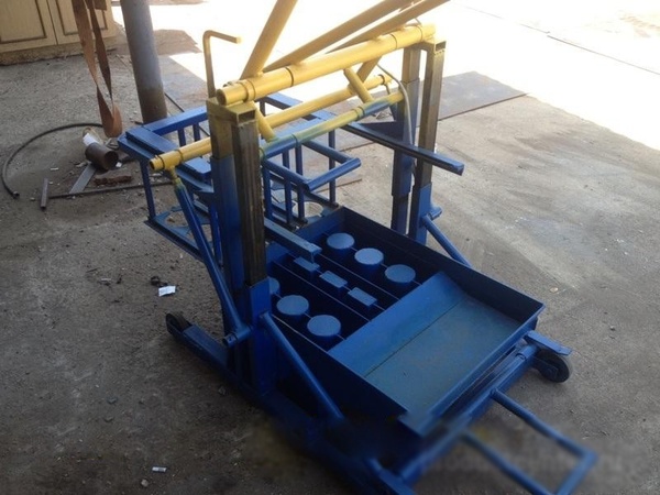 Block and half block machine