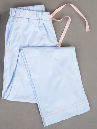 ПИЖАМА ИЗ ХЛОПКА С БРЮКАМИ И РОЗОВЫМ КАНТОМ