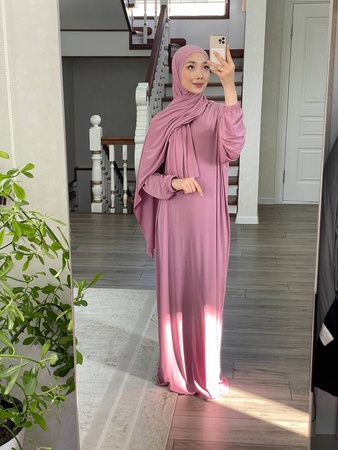 Платье с пришитым шарфом