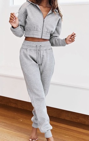 Женский спортивный костюм