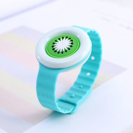 Uçucu yağlar içeren sivrisinek kovucu bileklik