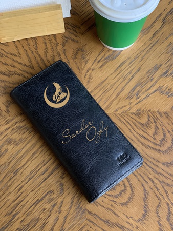 Новогодние свитшоты и худи; часы, кошельки, клатчи