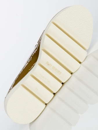 Лаковые мокасины на белой платформе