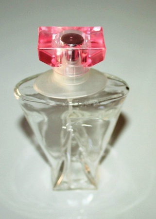 Parfümeri için cam şişeler.