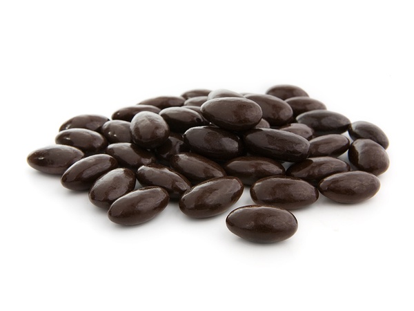 Миндаль в темном шоколаде