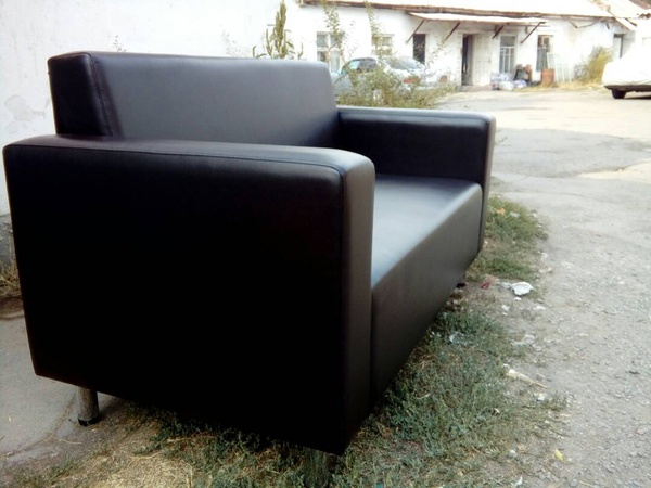 Офисная мебель строго стиля