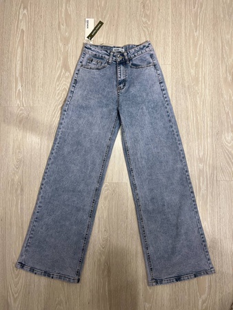 Широкие джинсы