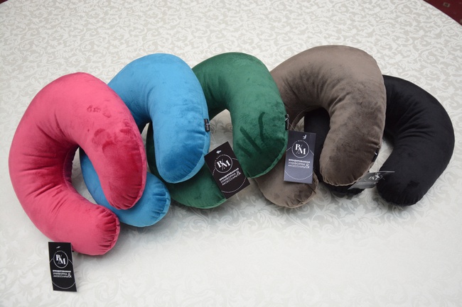 güzellik salonlarının ustaları, ticaret alanında hizmet personeli için önlükler, sabahlıklar ve aksesuarlar