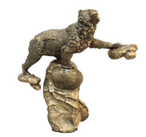 Taşların üzerinde ayı